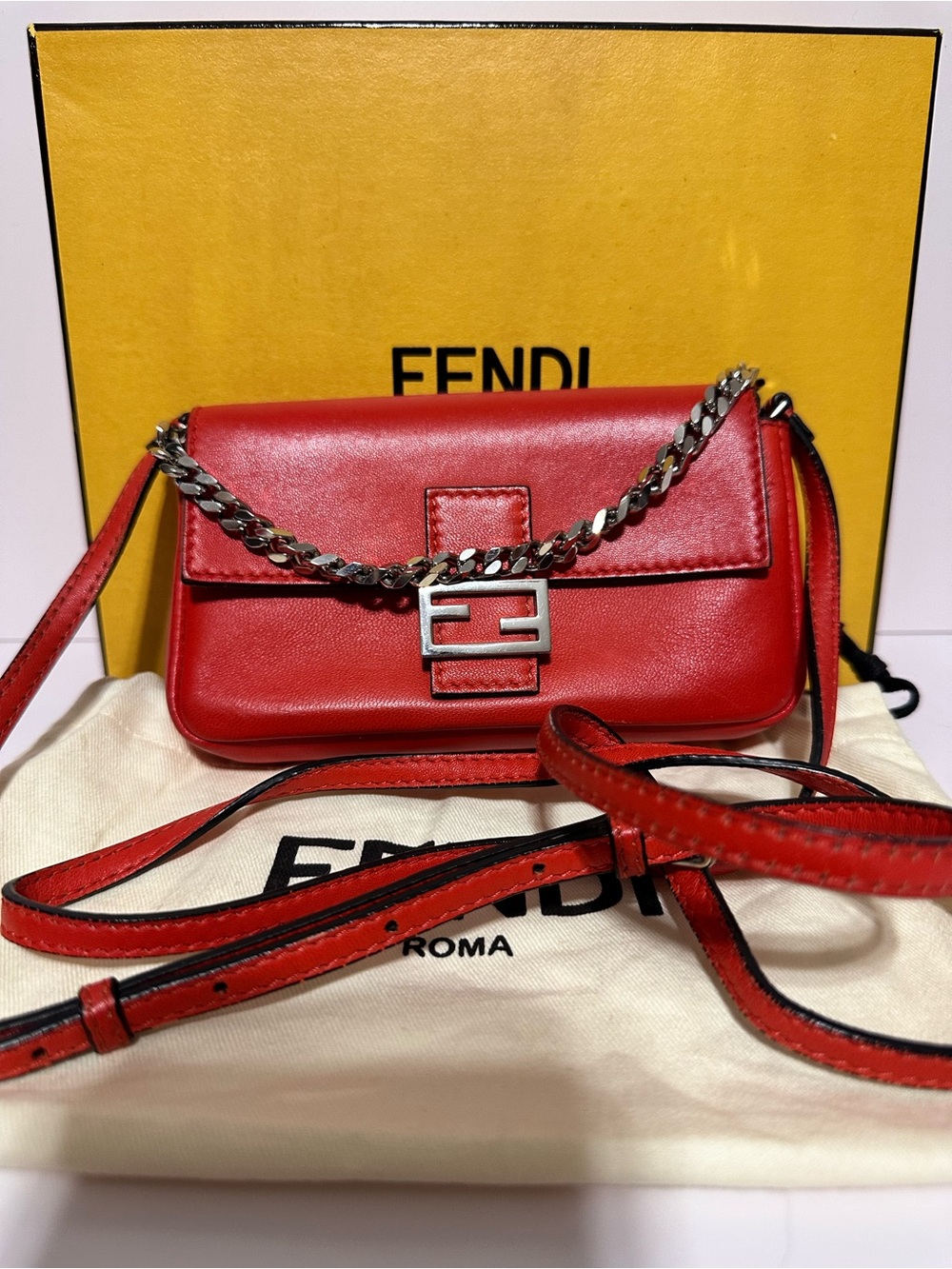 Fendi ❤️🌟 Leather Baguette Chain Shoulder Bag ⭐️